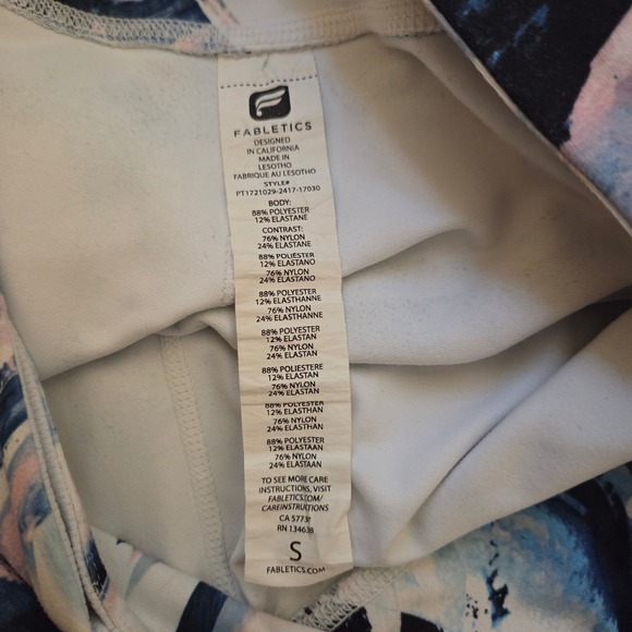 Fabletics Lot of 4 pair Leggings 3 Size Small 1 Size Medium - Picture 6 of 16